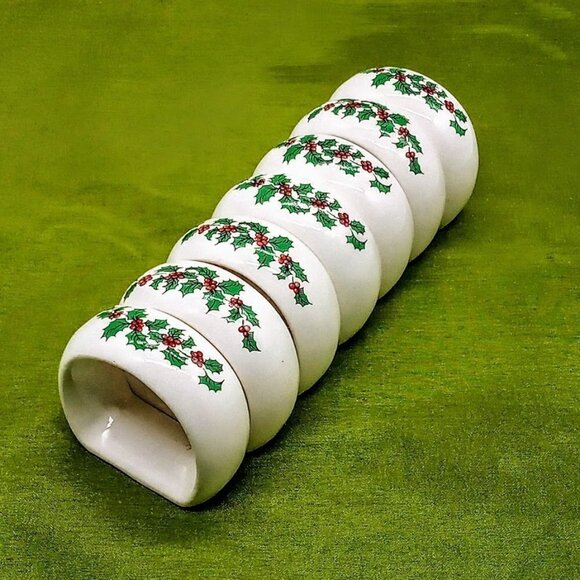 Vintage Holly Red Berries Green Leaves Porcelain Napkin Rings - Picture 3 of 7